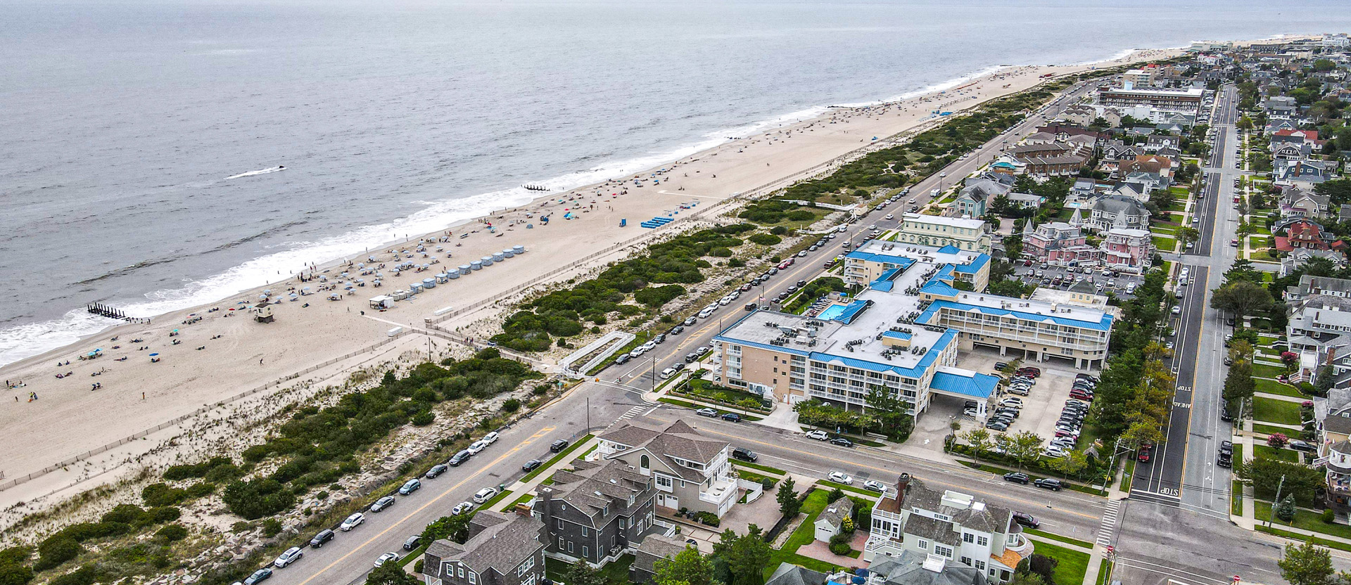 Hotel immediately adjacent to Southern Daze Estate